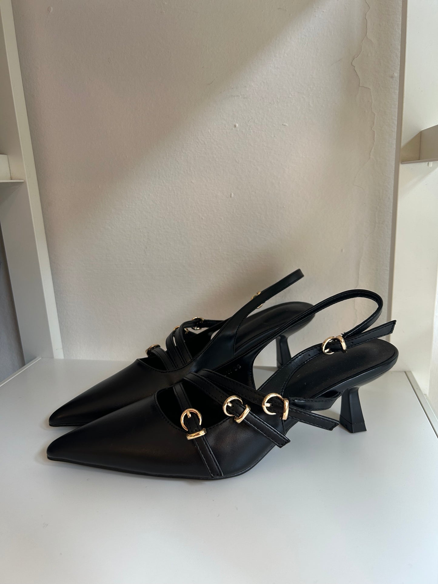 SLINGBACK - Nera