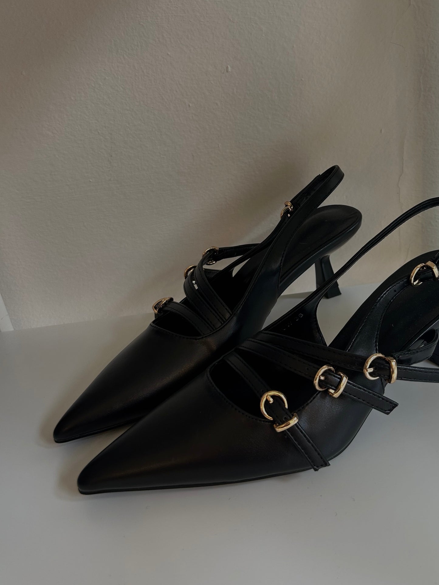 SLINGBACK NERA